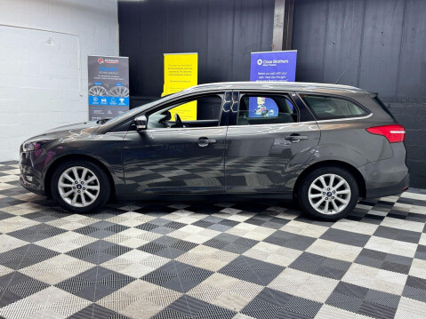 Ford Focus 1.0T EcoBoost Titanium Euro 6 (s/s) 5dr 17