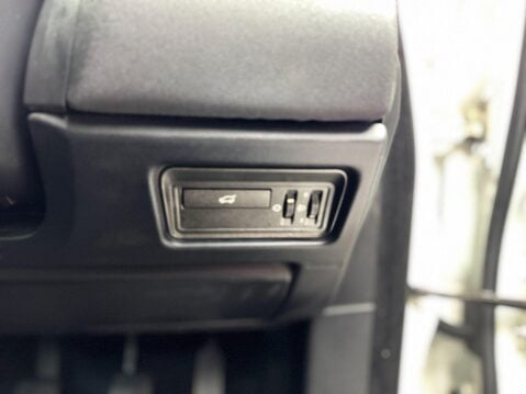 Land Rover Range Rover Evoque 2.2 TD4 Pure 4WD Euro 5 (s/s) 5dr 37