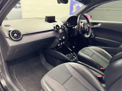 Audi A1 2.0 TDI Black Edition Euro 5 (s/s) 3dr 44