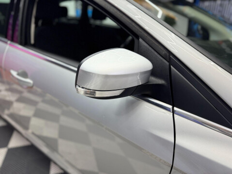 Ford Focus 1.5 TDCi Titanium Euro 6 (s/s) 5dr 19