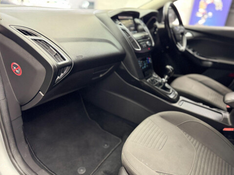 Ford Focus 1.5 TDCi Titanium Euro 6 (s/s) 5dr 38