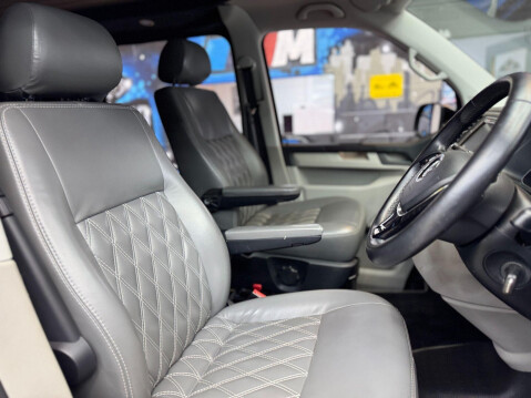 Volkswagen Transporter 2.0 BiTDI T30 BlueMotion Tech Highline DSG FWD SWB Euro 6 (s/s) 5dr 28