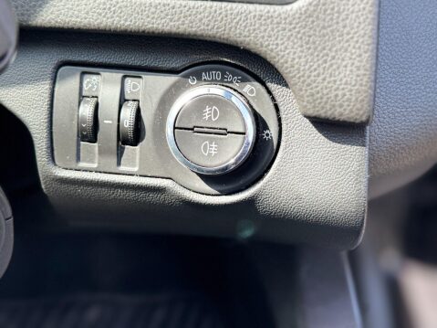 Vauxhall Insignia Insignia SRi VX Line Nav Hatchback 1 Automatic Diesel 16