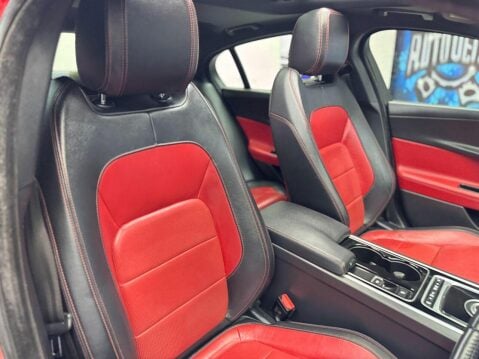 Jaguar XE XE R-Sport Saloon 1 Automatic Diesel 27