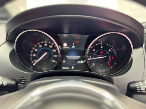 Jaguar XE XE R-Sport Saloon 1 Automatic Diesel 36