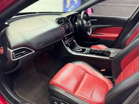 Jaguar XE XE R-Sport Saloon 1 Automatic Diesel 41