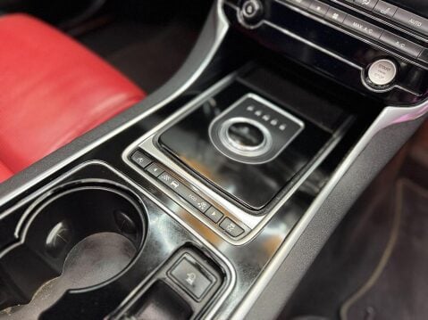Jaguar XE XE R-Sport Saloon 1 Automatic Diesel 33