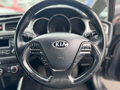 Kia Ceed 1.6 CRDi EcoDynamics 2 Euro 5 (s/s) 5dr 28