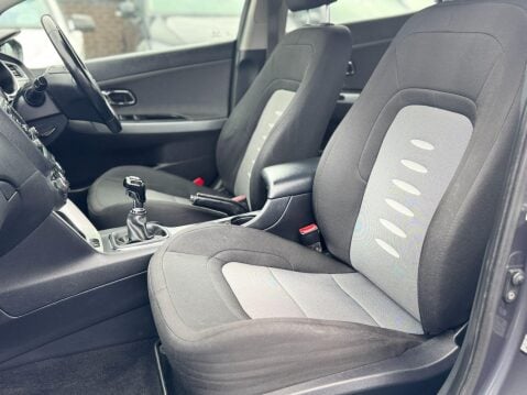 Kia Ceed 1.6 CRDi EcoDynamics 2 Euro 5 (s/s) 5dr 30