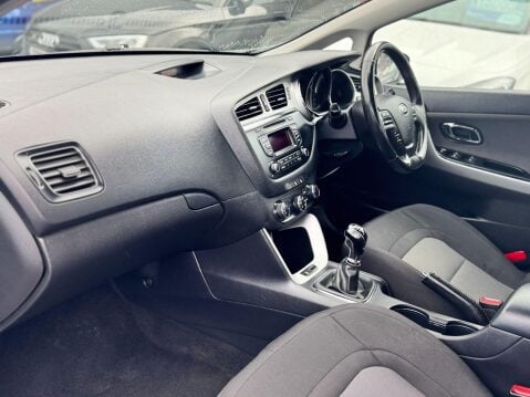 Kia Ceed 1.6 CRDi EcoDynamics 2 Euro 5 (s/s) 5dr 9