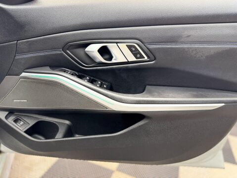 BMW 3 Series 2.0 320d M Sport Auto xDrive Euro 6 (s/s) 4dr 33