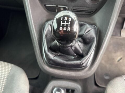 Ford Transit Connect 1.6 TDCi 230 Kombi L2 H1 5dr 22