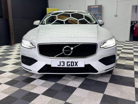 Volvo V60 2.0 B3 MHEV Momentum Auto Euro 6 (s/s) 5dr 2