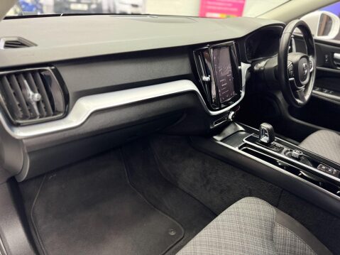 Volvo V60 2.0 B3 MHEV Momentum Auto Euro 6 (s/s) 5dr 19