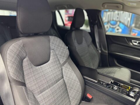 Volvo V60 2.0 B3 MHEV Momentum Auto Euro 6 (s/s) 5dr 21