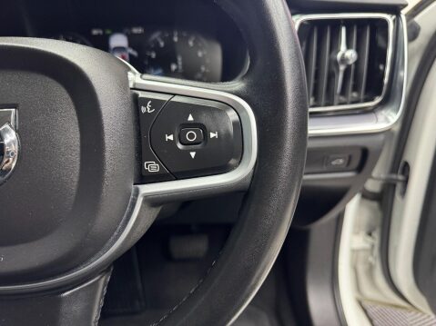 Volvo V60 2.0 B3 MHEV Momentum Auto Euro 6 (s/s) 5dr 24