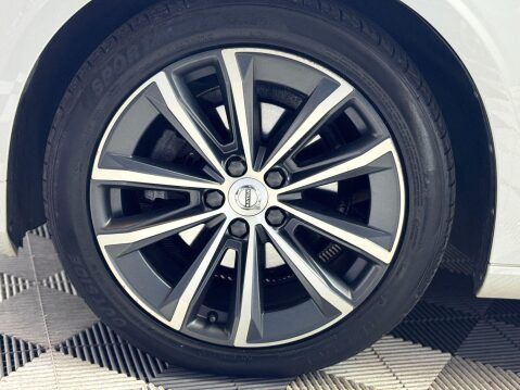 Volvo V60 2.0 B3 MHEV Momentum Auto Euro 6 (s/s) 5dr 31