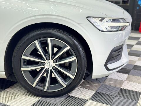 Volvo V60 2.0 B3 MHEV Momentum Auto Euro 6 (s/s) 5dr 32