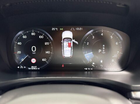 Volvo V60 2.0 B3 MHEV Momentum Auto Euro 6 (s/s) 5dr 35
