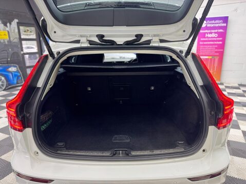 Volvo V60 2.0 B3 MHEV Momentum Auto Euro 6 (s/s) 5dr 36
