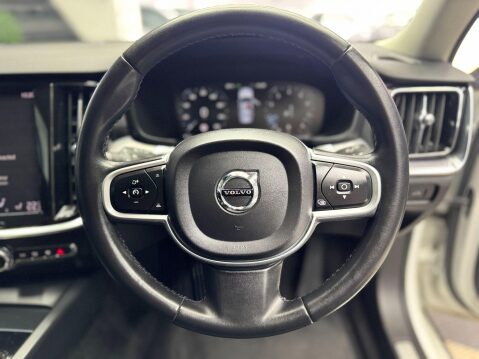 Volvo V60 2.0 B3 MHEV Momentum Auto Euro 6 (s/s) 5dr 37