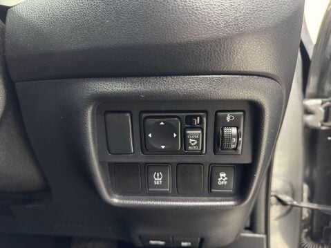 Nissan Juke 1.6 N-Connecta XTRON Euro 6 5dr 26
