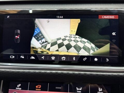 Land Rover Range Rover Velar 3.0 SD6 V6 R-Dynamic SE Auto 4WD Euro 6 (s/s) 5dr 34