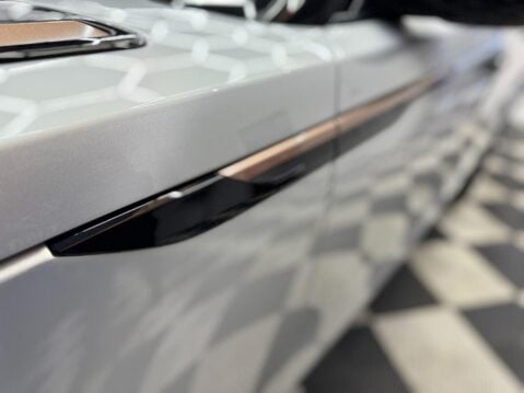 Land Rover Range Rover Velar 3.0 SD6 V6 R-Dynamic SE Auto 4WD Euro 6 (s/s) 5dr 37