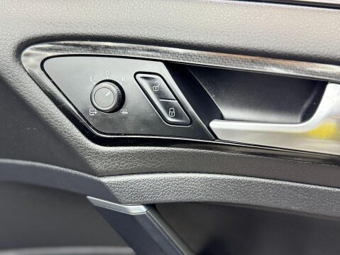 Volkswagen Golf Golf R Hatchback 1 Automatic Petrol 37