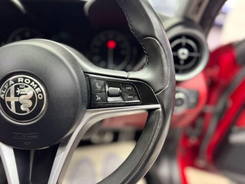 Alfa Romeo Giulia 2.2 TD Speciale Auto Euro 6 (s/s) 4dr 28