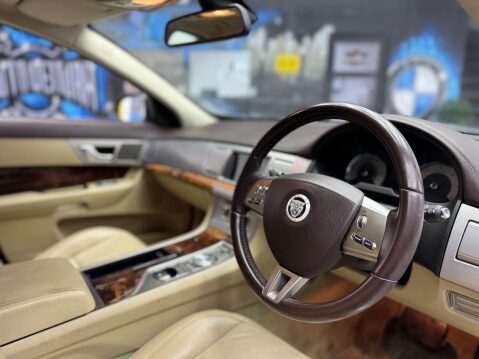Jaguar XF 3.0d V6 Luxury Saloon 4dr Diesel Auto Euro 5 (240 ps) 23