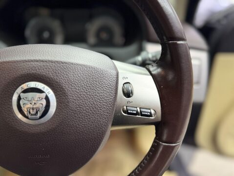 Jaguar XF 3.0d V6 Luxury Saloon 4dr Diesel Auto Euro 5 (240 ps) 26