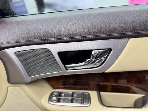 Jaguar XF 3.0d V6 Luxury Saloon 4dr Diesel Auto Euro 5 (240 ps) 21