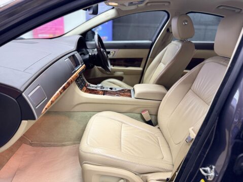 Jaguar XF 3.0d V6 Luxury Saloon 4dr Diesel Auto Euro 5 (240 ps) 34