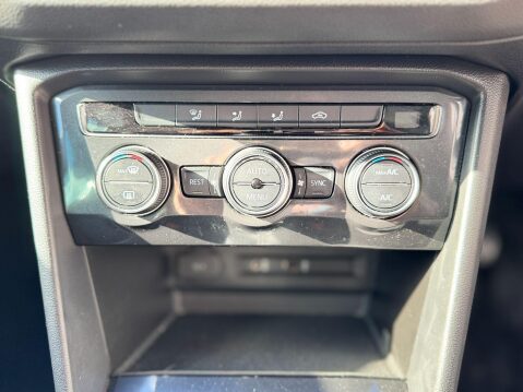 Volkswagen Tiguan 2.0 TDI BlueMotion Tech SE Navigation Euro 6 (s/s) 5dr 42