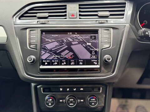 Volkswagen Tiguan 2.0 TDI BlueMotion Tech SE Navigation Euro 6 (s/s) 5dr 53