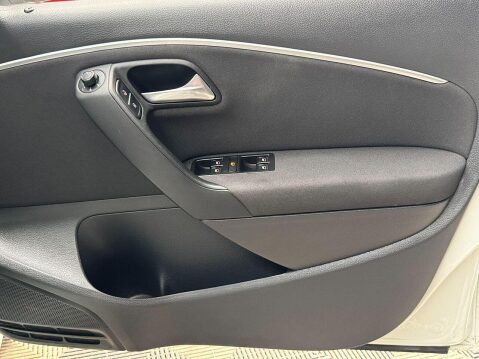 Volkswagen Polo Polo Match Hatchback 1 Manual Petrol 32