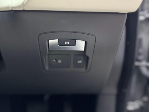 Land Rover Range Rover Velar 2.0 D240 HSE Auto 4WD Euro 6 (s/s) 5dr 41