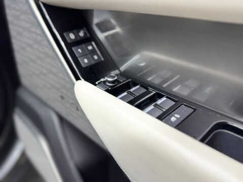 Land Rover Range Rover Velar 2.0 D240 HSE Auto 4WD Euro 6 (s/s) 5dr 34