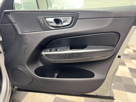 Volvo XC60 2.0 D4 R-Design Auto AWD Euro 6 (s/s) 5dr 51