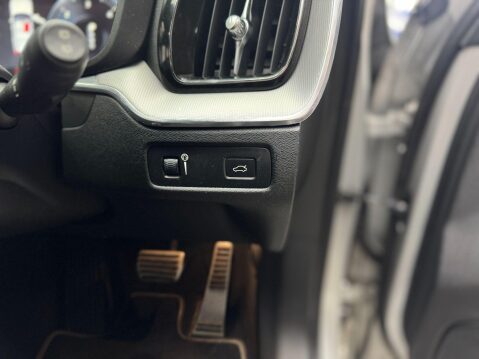 Volvo XC60 2.0 D4 R-Design Auto AWD Euro 6 (s/s) 5dr 48