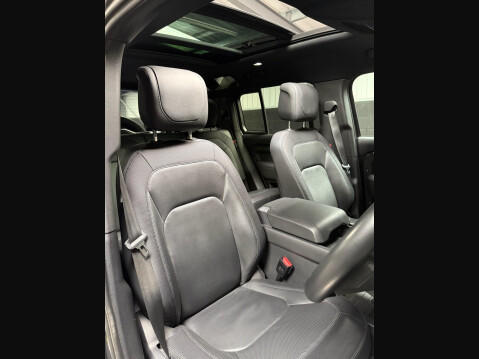 Land Rover Defender 3.0 D300 MHEV X-Dynamic HSE Auto 4WD Euro 6 (s/s) 5dr 2