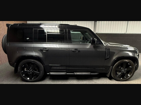 Land Rover Defender 3.0 D300 MHEV X-Dynamic HSE Auto 4WD Euro 6 (s/s) 5dr 13