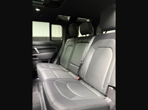 Land Rover Defender 3.0 D300 MHEV X-Dynamic HSE Auto 4WD Euro 6 (s/s) 5dr 30