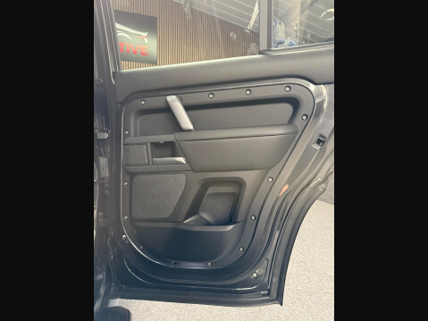 Land Rover Defender 3.0 D300 MHEV X-Dynamic HSE Auto 4WD Euro 6 (s/s) 5dr 43