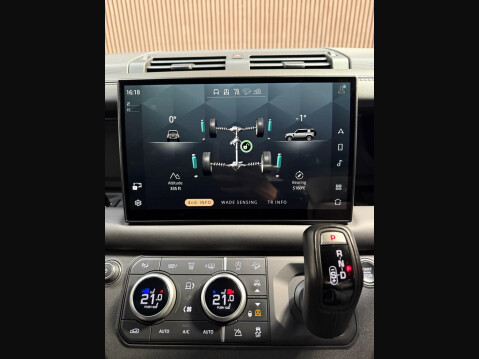 Land Rover Defender 3.0 D300 MHEV X-Dynamic HSE Auto 4WD Euro 6 (s/s) 5dr 64