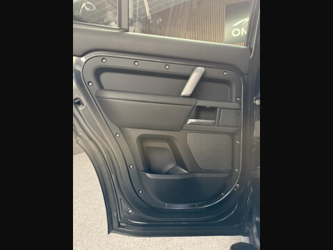 Land Rover Defender 3.0 D300 MHEV X-Dynamic HSE Auto 4WD Euro 6 (s/s) 5dr 44