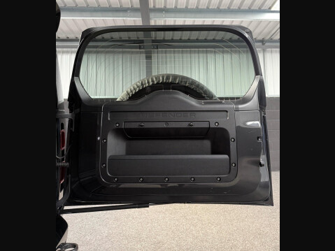 Land Rover Defender 3.0 D300 MHEV X-Dynamic HSE Auto 4WD Euro 6 (s/s) 5dr 21