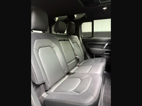 Land Rover Defender 3.0 D300 MHEV X-Dynamic HSE Auto 4WD Euro 6 (s/s) 5dr 28