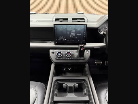 Land Rover Defender 3.0 D300 MHEV X-Dynamic HSE Auto 4WD Euro 6 (s/s) 5dr 54